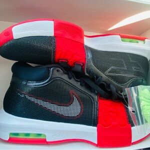 LeBron witness VIII faze.